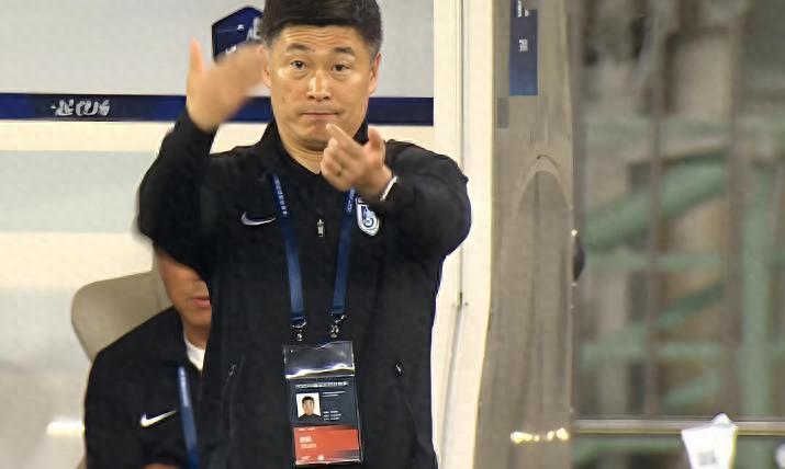 B体育app下载-崔康熙大部分嫡系助教都被鲁能送走,为何唐田却能留下冬训