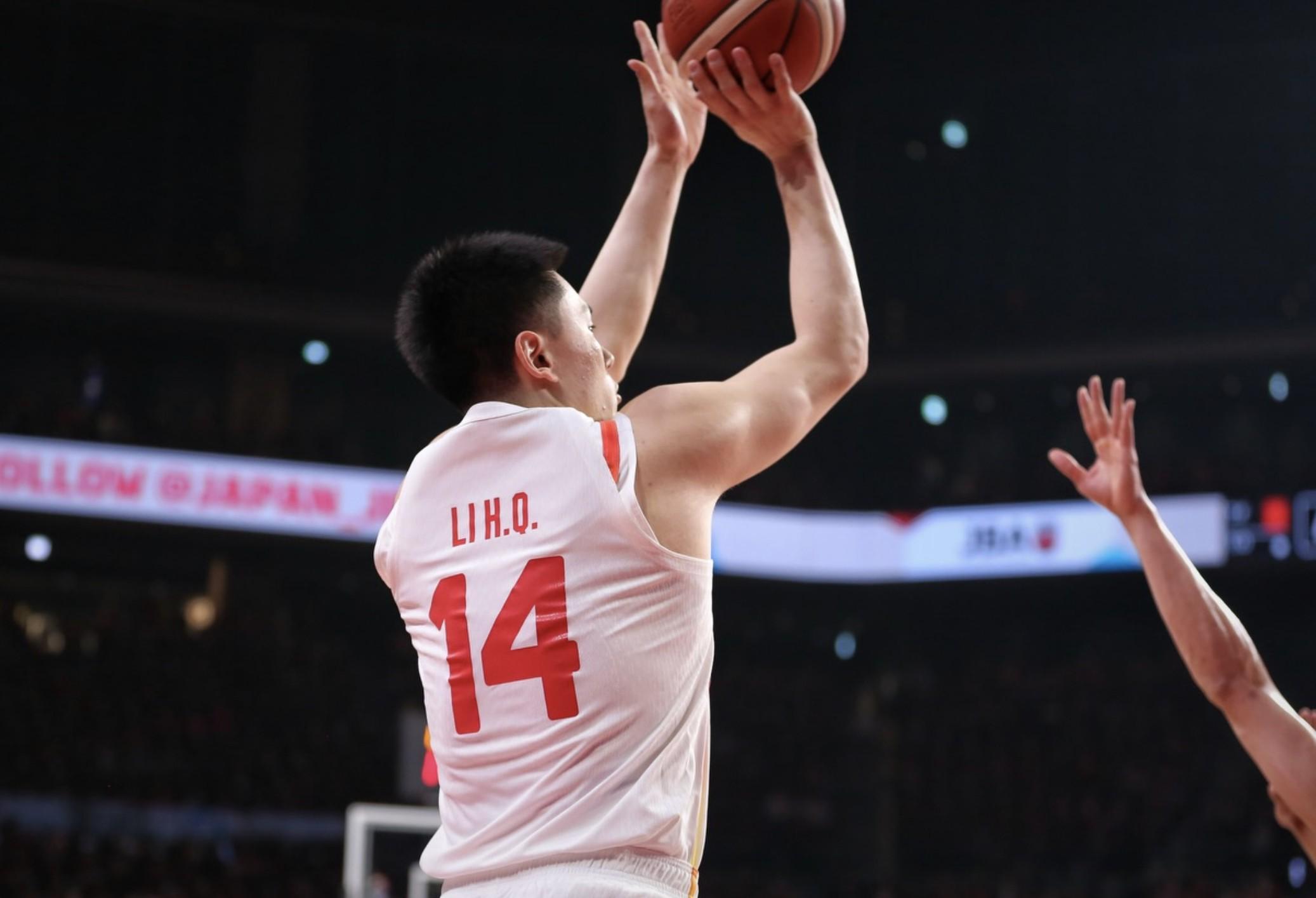 B体育-奶爸超绝表现，李弘权投篮6中3得9分10板，正负值全队最高+21